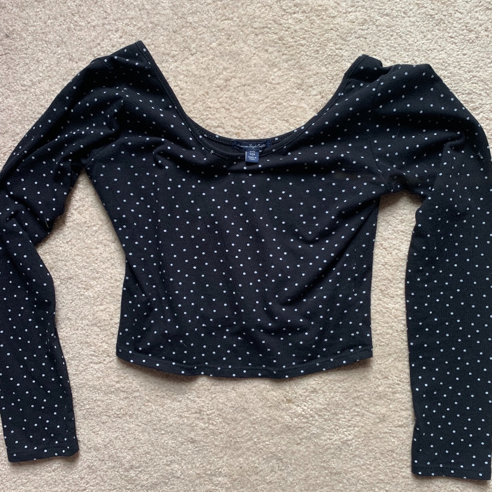 black long sleeve crop top